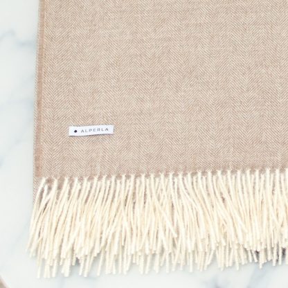 Beige alpaca throw with fringes