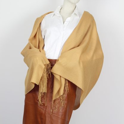 Shawl made of alpaca and silk in caramel color