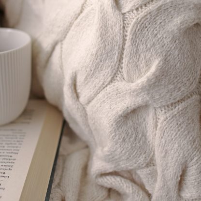 Hand-woven blanket made of alpaca and cotton
