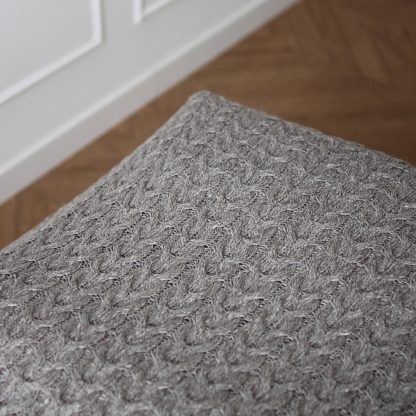 Stylish blanket made of alpaca wool and cotton