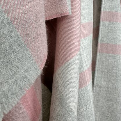 Chicama Rosa elegant poncho made of baby alpaca
